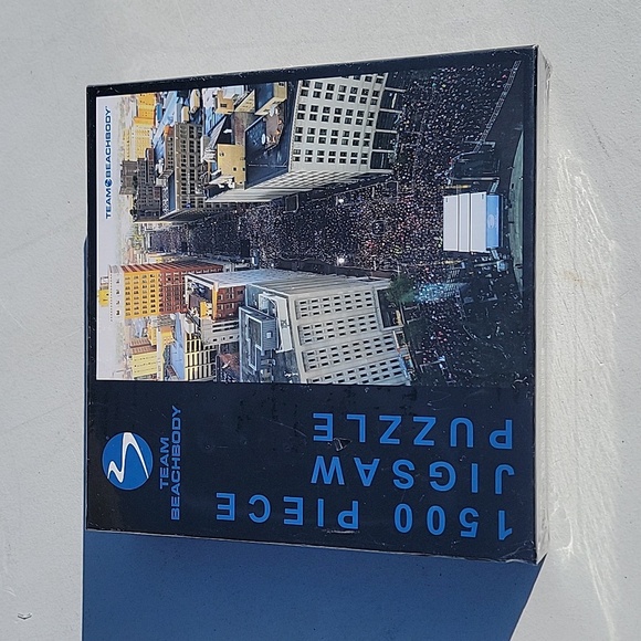 (J24) Team beachbody 1500 jigsaw puzzle - Picture 1 of 2